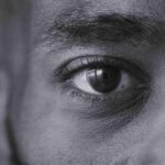 Pessoa negra close up olhos
