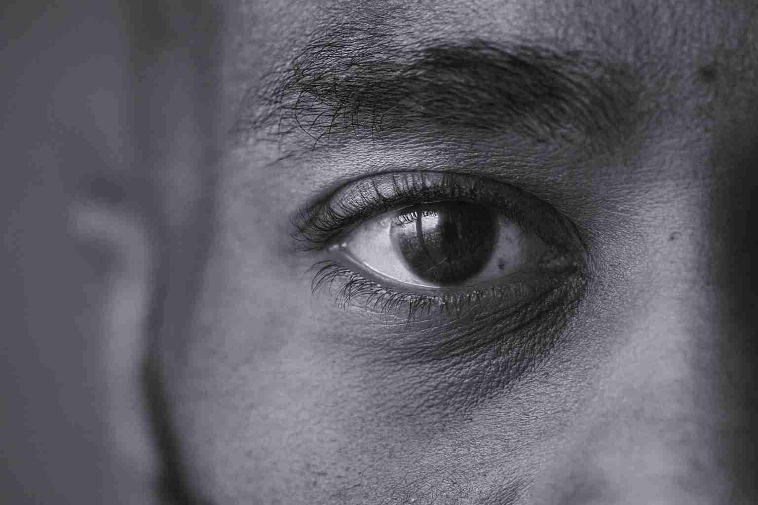 Pessoa negra close up olhos